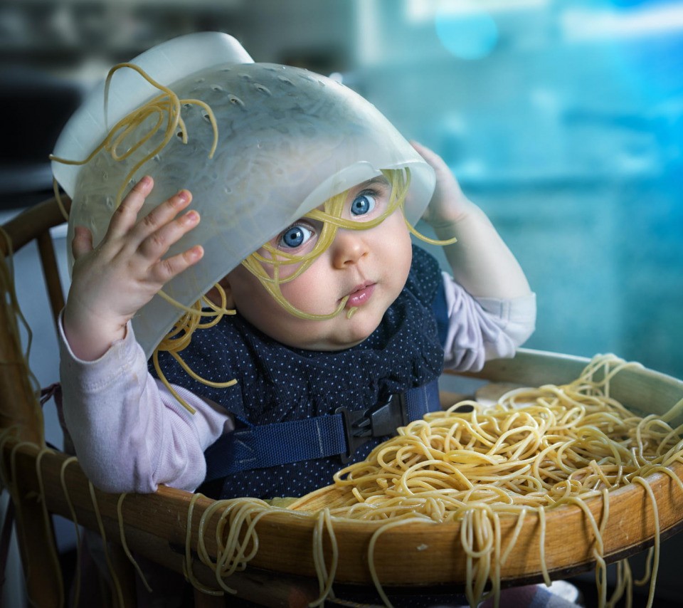 devochka-rebenok-spagetti.jpg